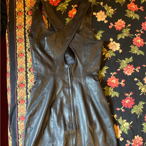 Leather dress - Picture 6 of 8